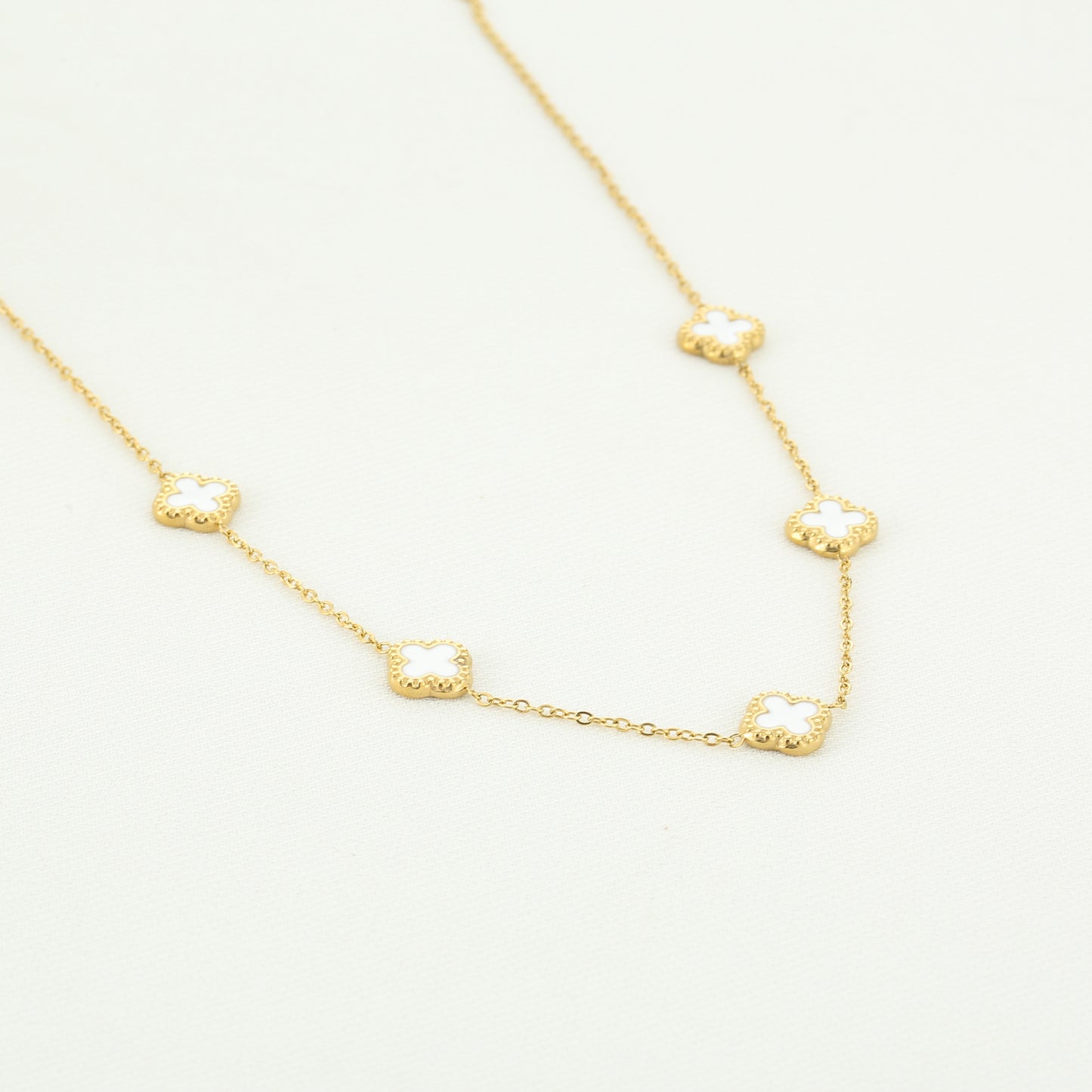 gourkleurige klaverketting wit